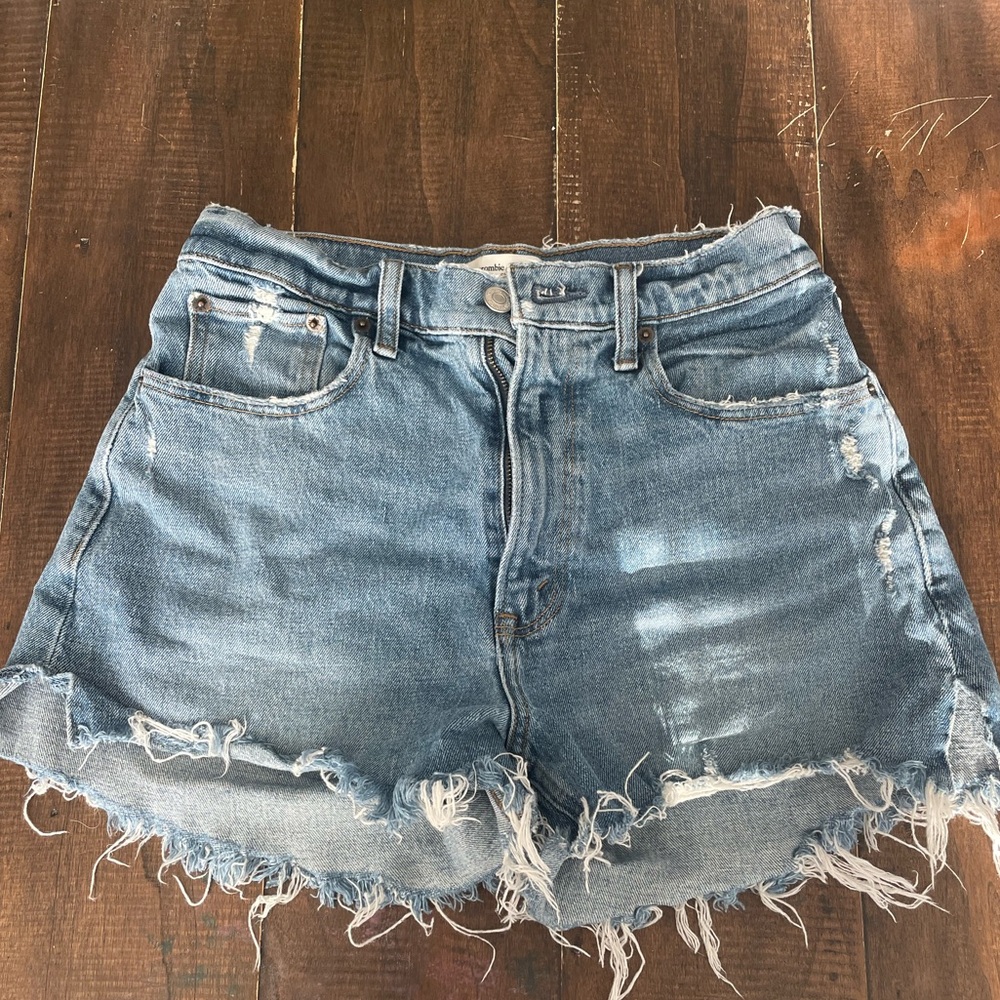 Abercrombie High Rise Mom Shorts Curve love